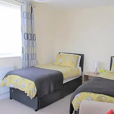 Jubilee House - 4 Bedroom House - Bright And Spacious, 2 Parking Spaces Filey