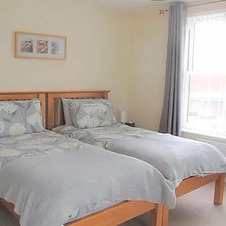 Jubilee House - 4 Bedroom House - Bright And Spacious, 2 Parking Spaces * Filey
