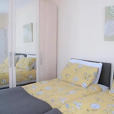 Jubilee House - 4 Bedroom House - Bright And Spacious, 2 Parking Spaces 펜션 파일리